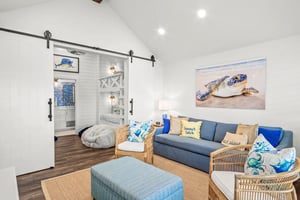 Sitting Area with Pull Out, 3rd Floor