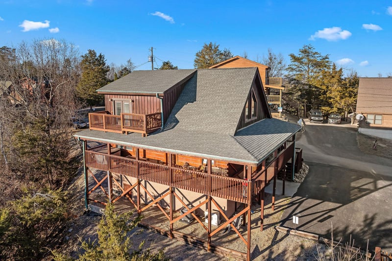 devinelakelodge44
