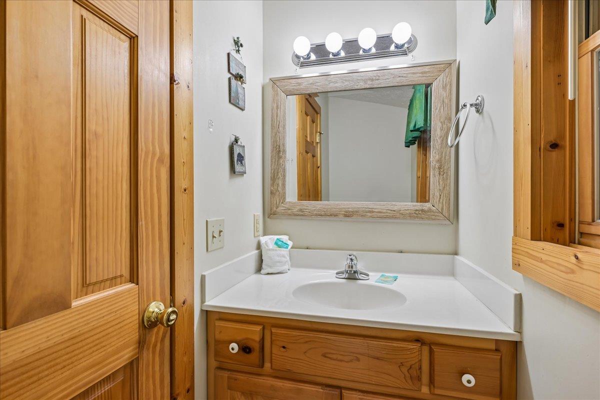 33Powder Room