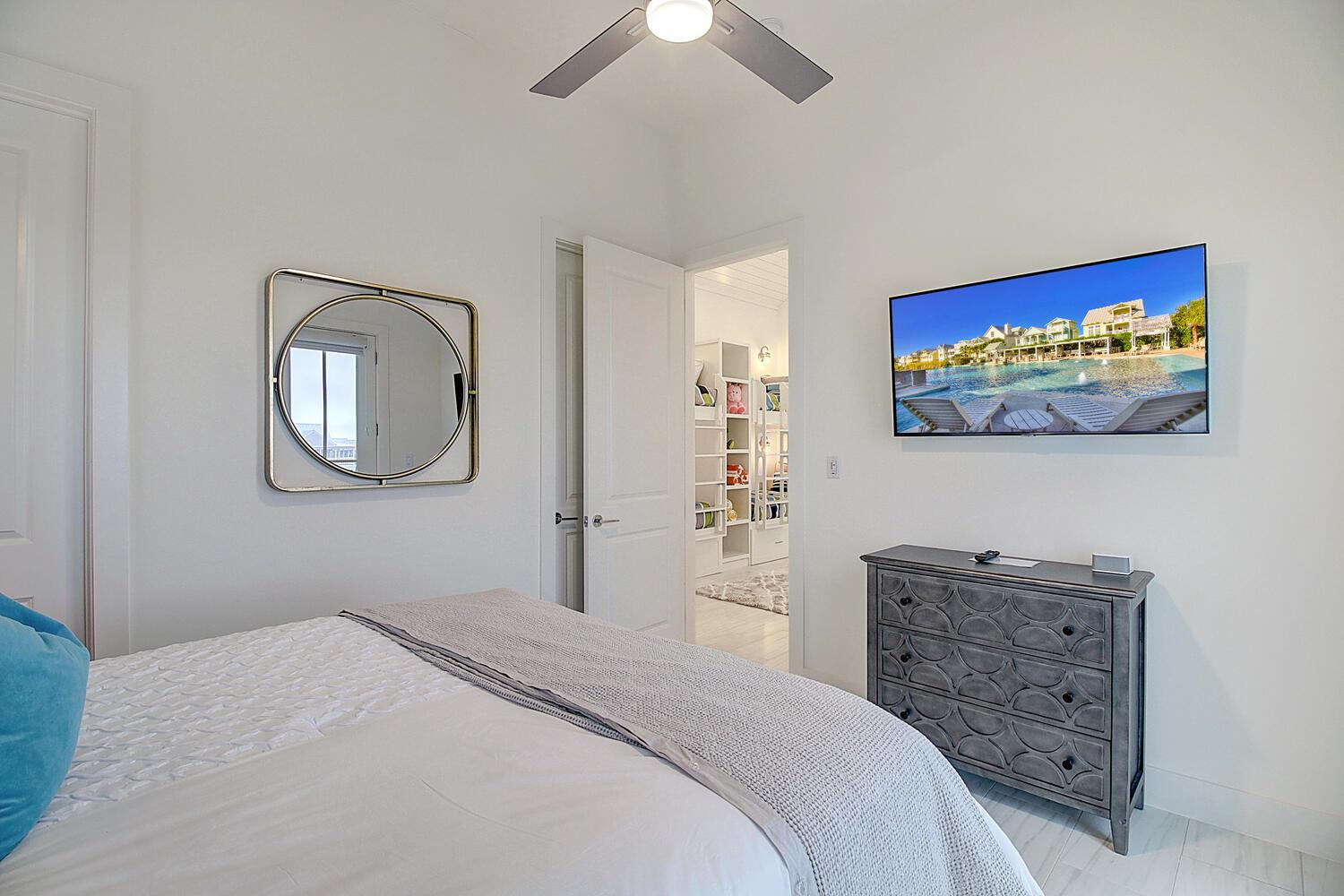 2nd Floor Queen Room