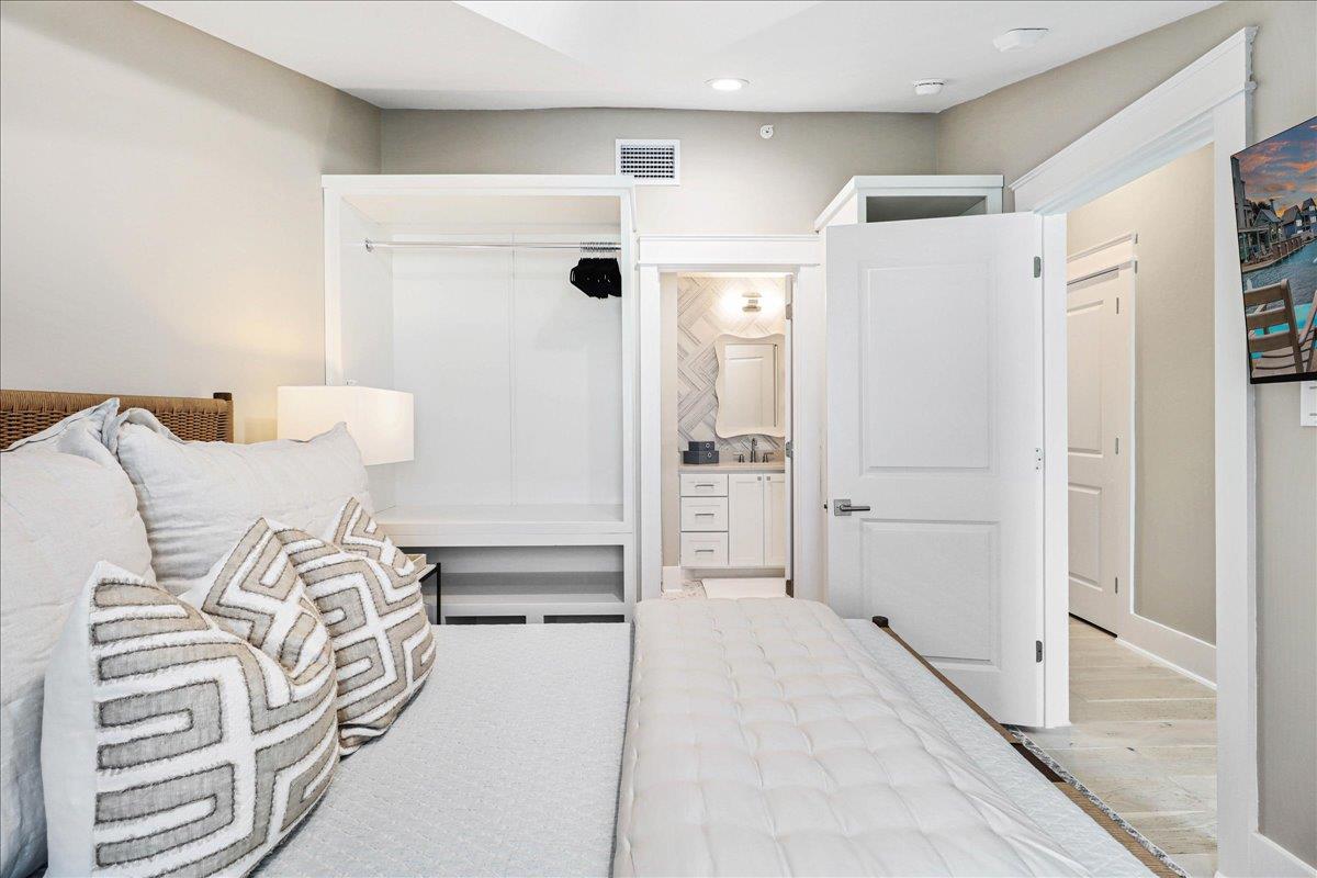 Queen Bedroom, 2nd Floor