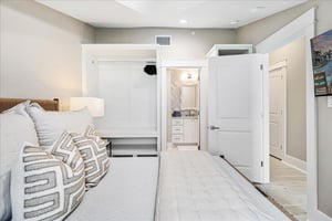 Queen Bedroom, 2nd Floor