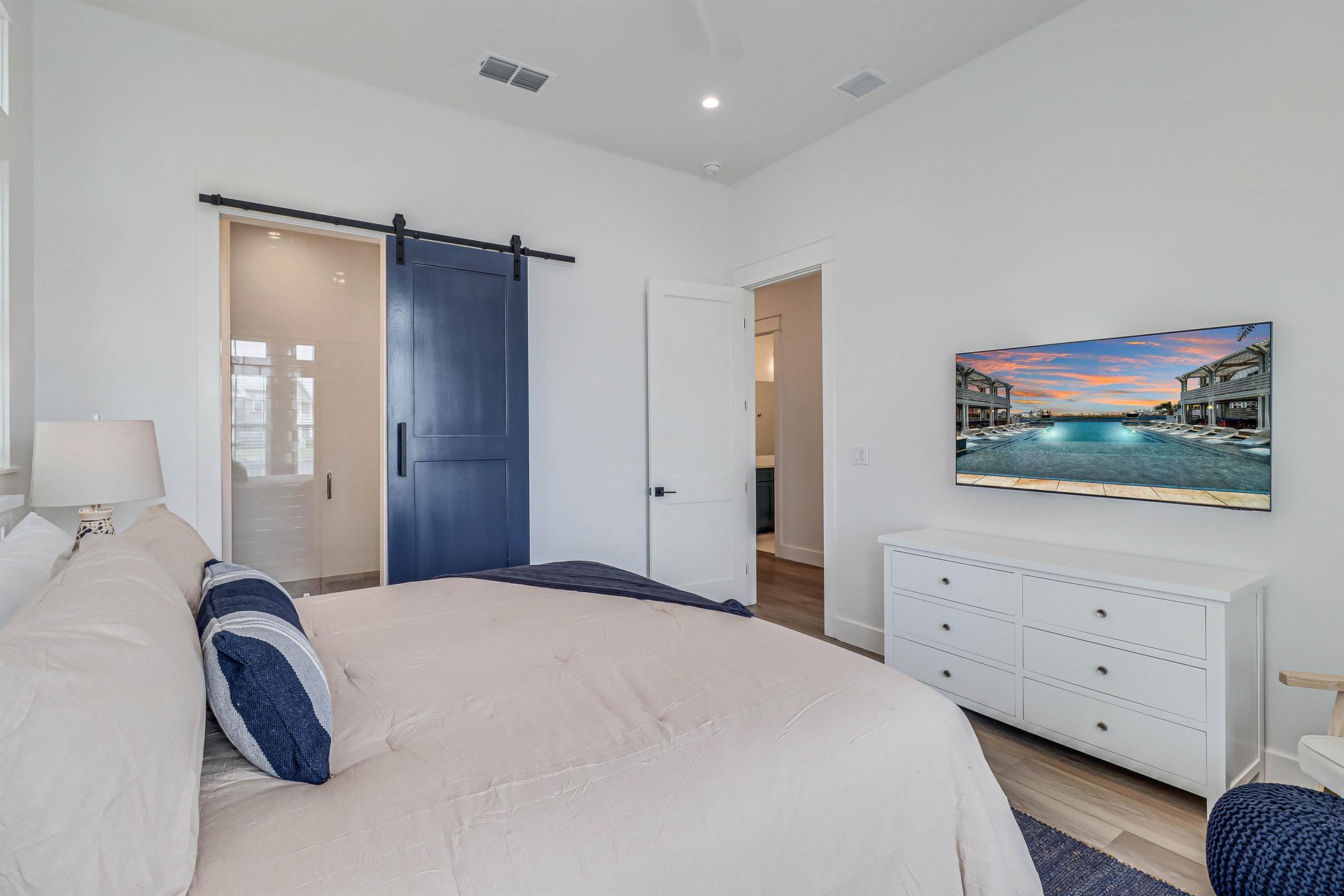 King Bedroom, 1st Floor