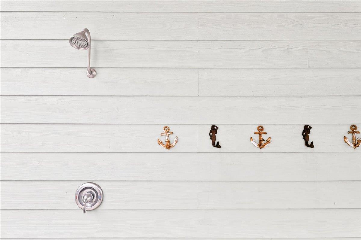 1st Floor, Outdoor Shower