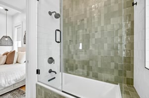 Queen Bathroom, Ground Floor