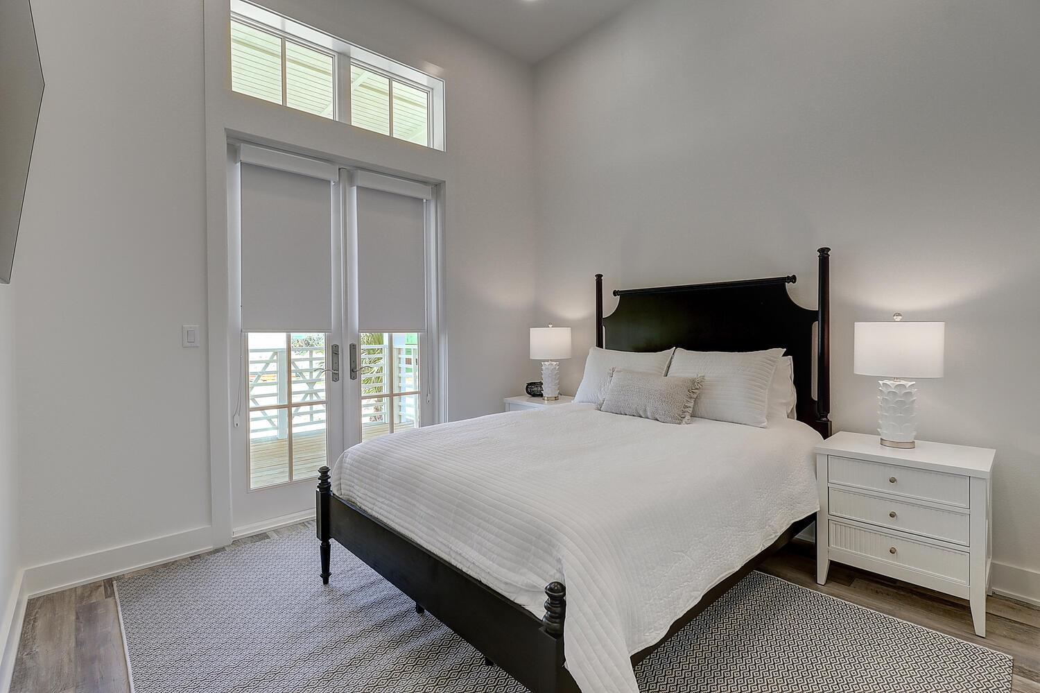 2nd Floor Right Queen Suite