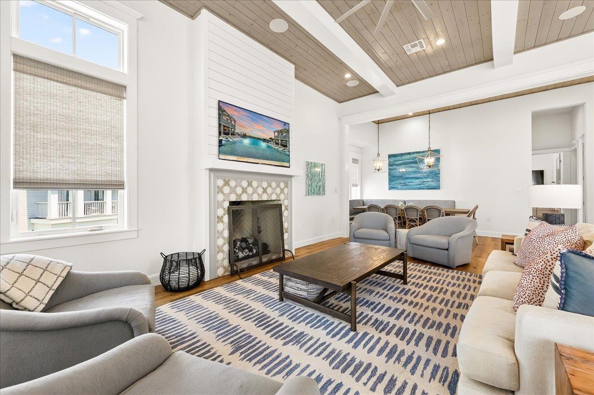 2nd Floor, Primary Living Room