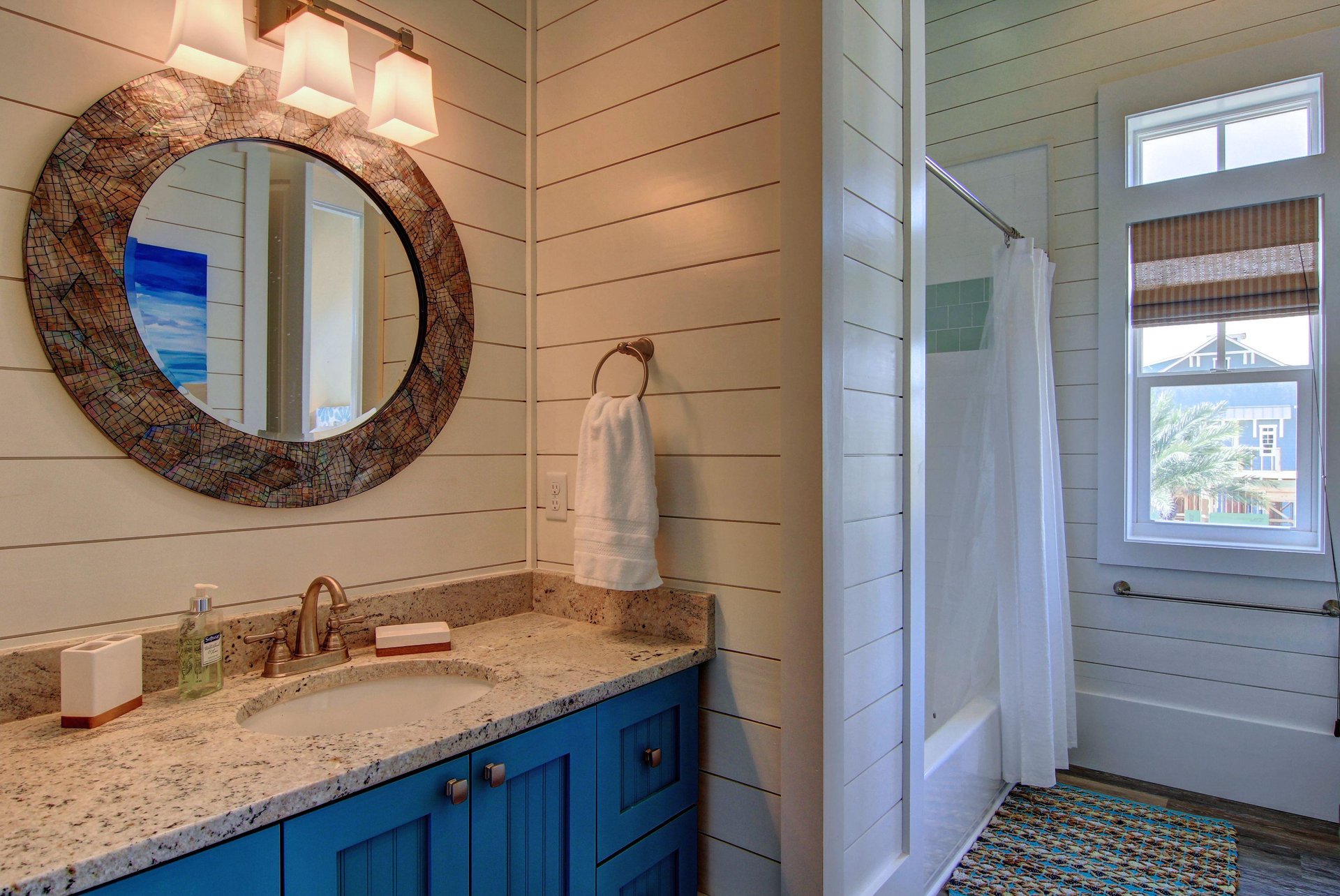 Shared Bathroom, 2nd Floor