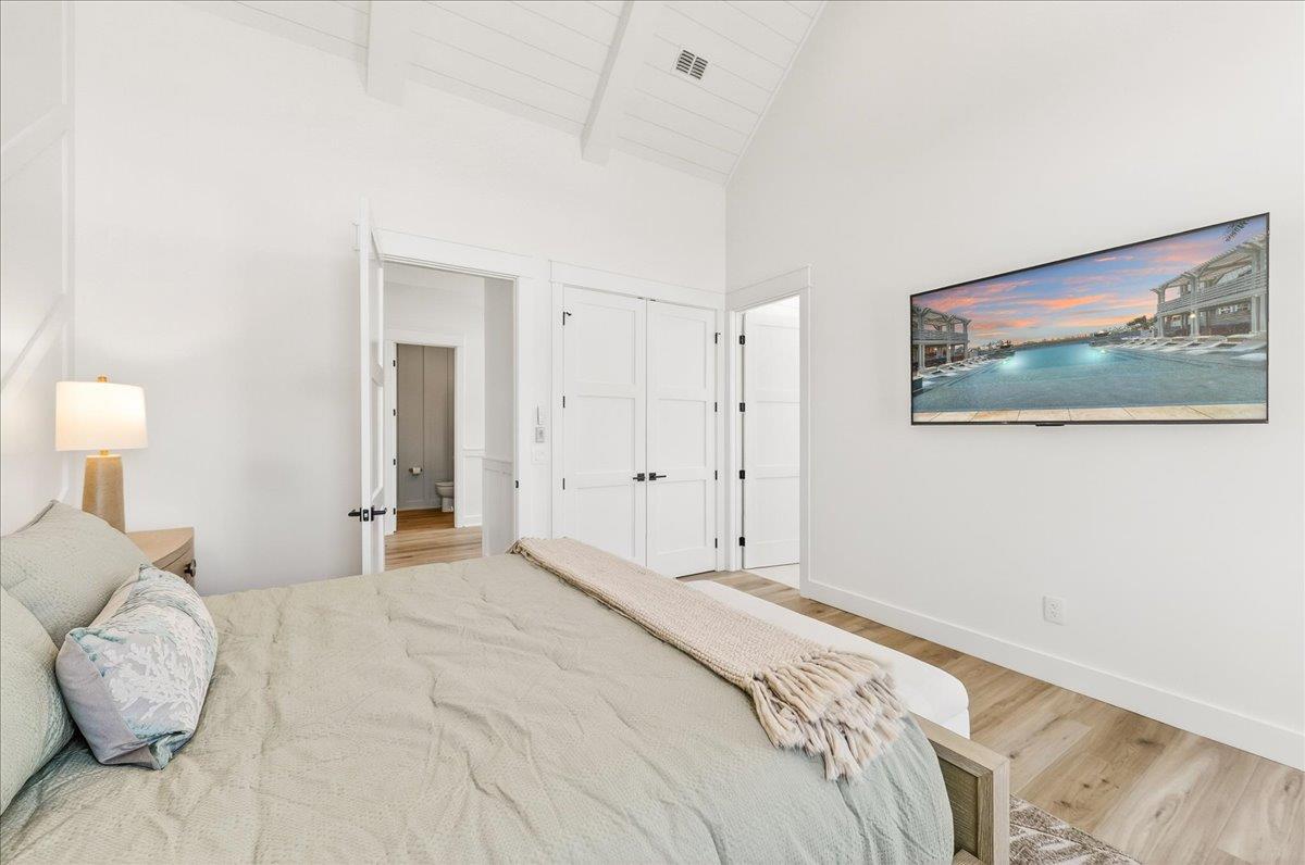 1st King Bedroom, 2nd Floor