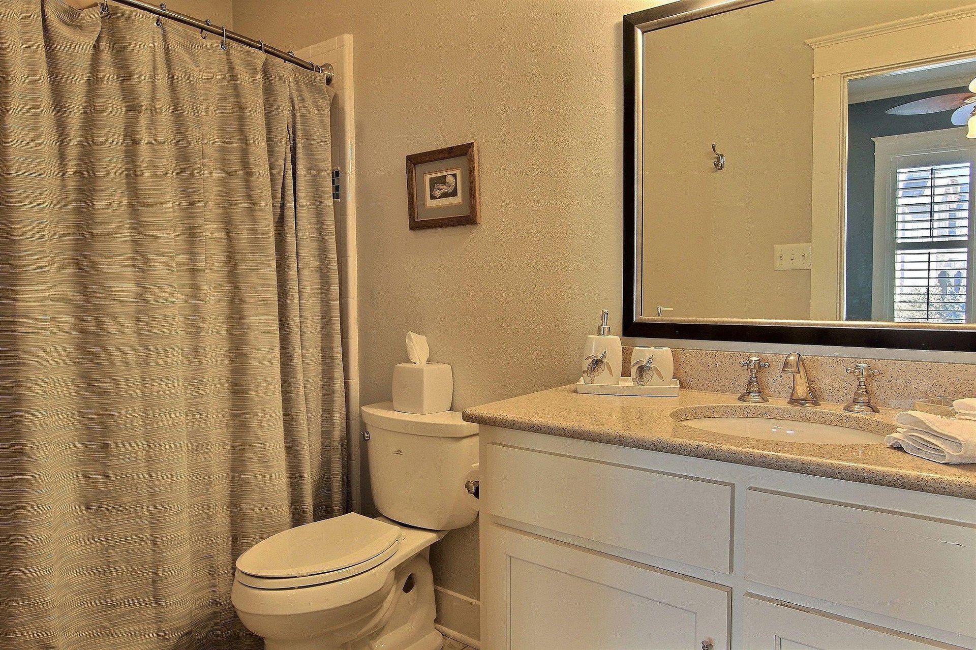 1st Floor King 2 Bathroom