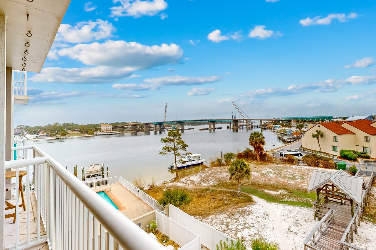 Palm Court Yacht Club 412 2