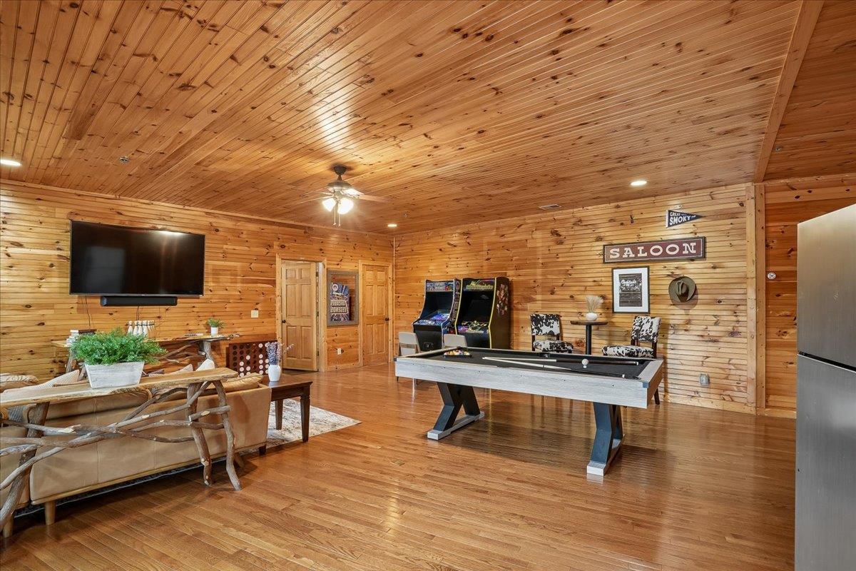 045Rec Room