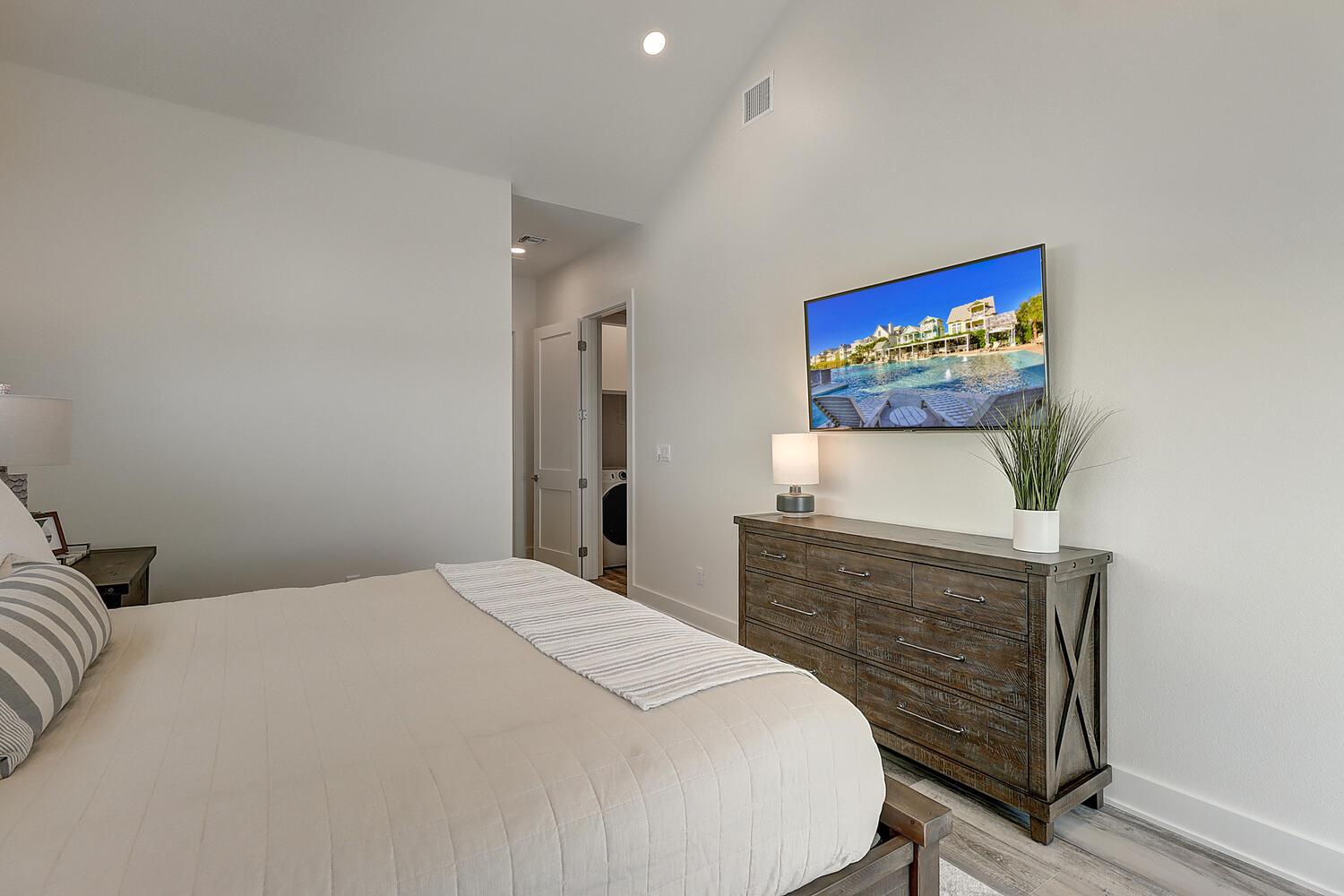 3rd Floor Right Master King Suite