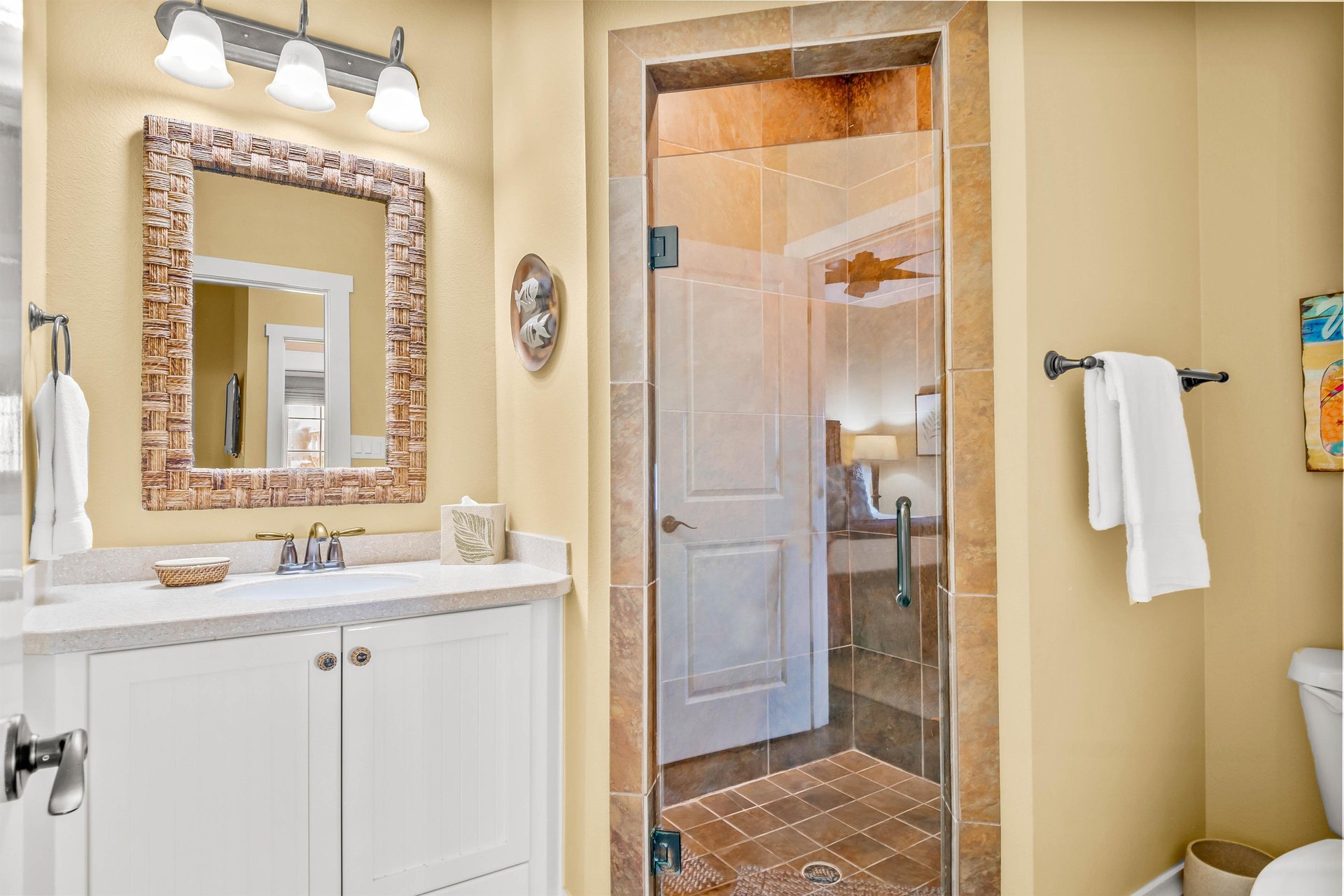 1st Floor Queen Bathroom