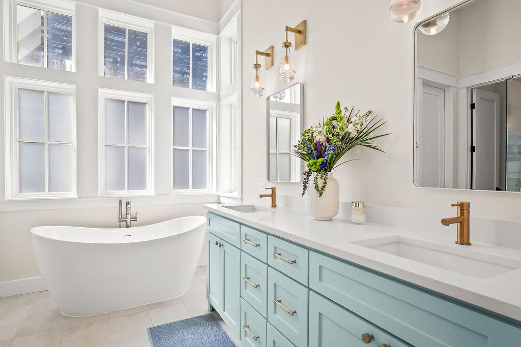 Primary King Bathroom, 2nd Floor