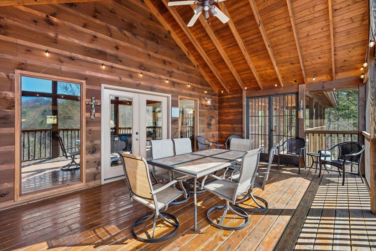 029Screened Deck