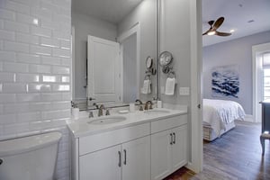 Master King Bathroom