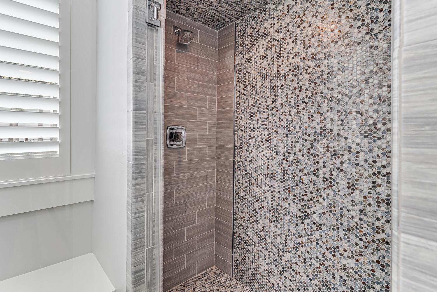 Bunk Lounge Bathroom, 1st Floor