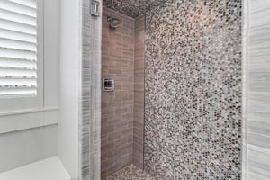 Bunk Lounge Bathroom, 1st Floor