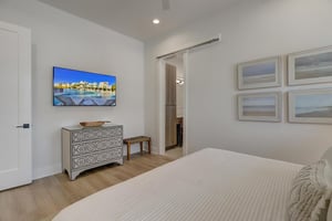 1st Floor King Bedroom