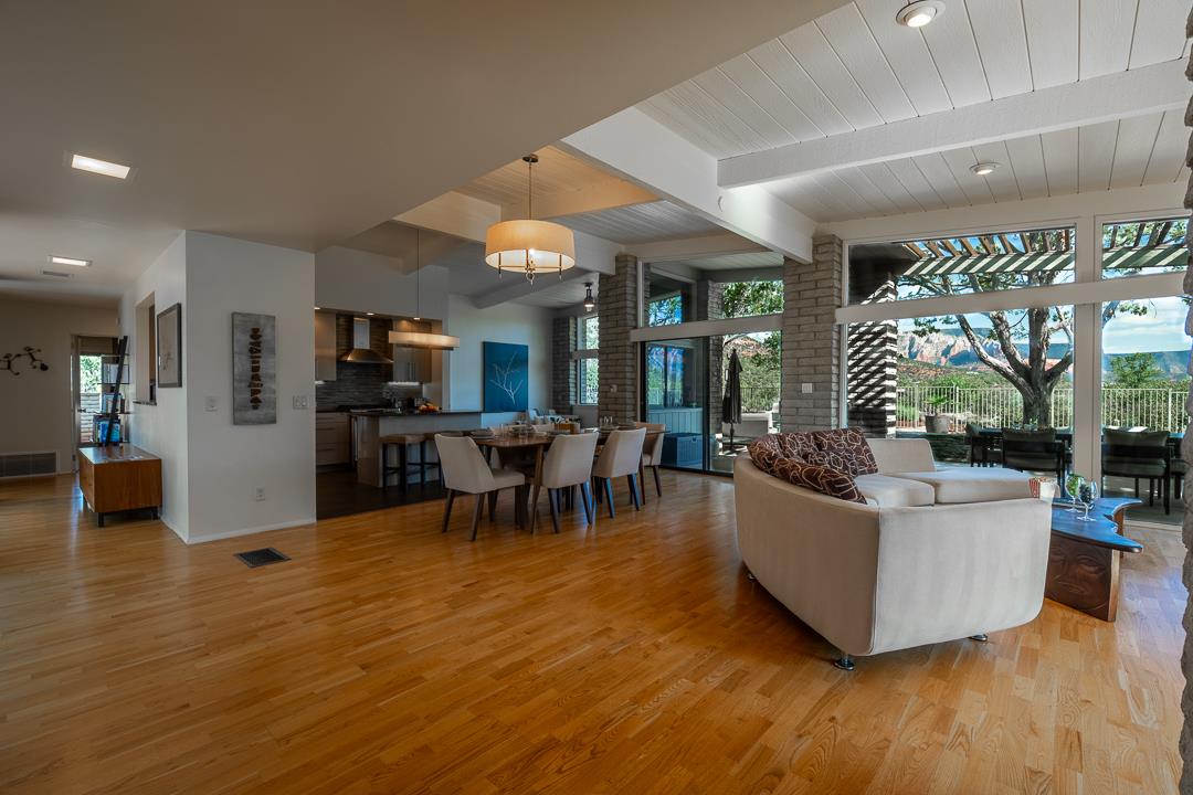 Living Dining Area