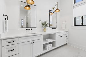 1st Floor, First King Bathroom
