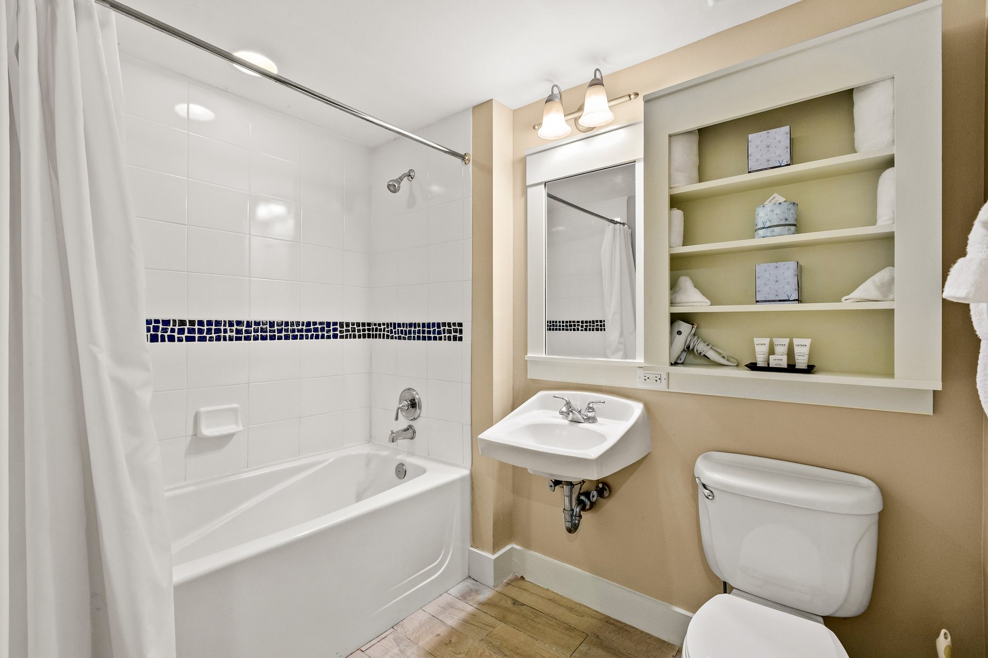 Baytowne Wharf  Market Street Inn 232234 Sand amp Serenity and Salty 17