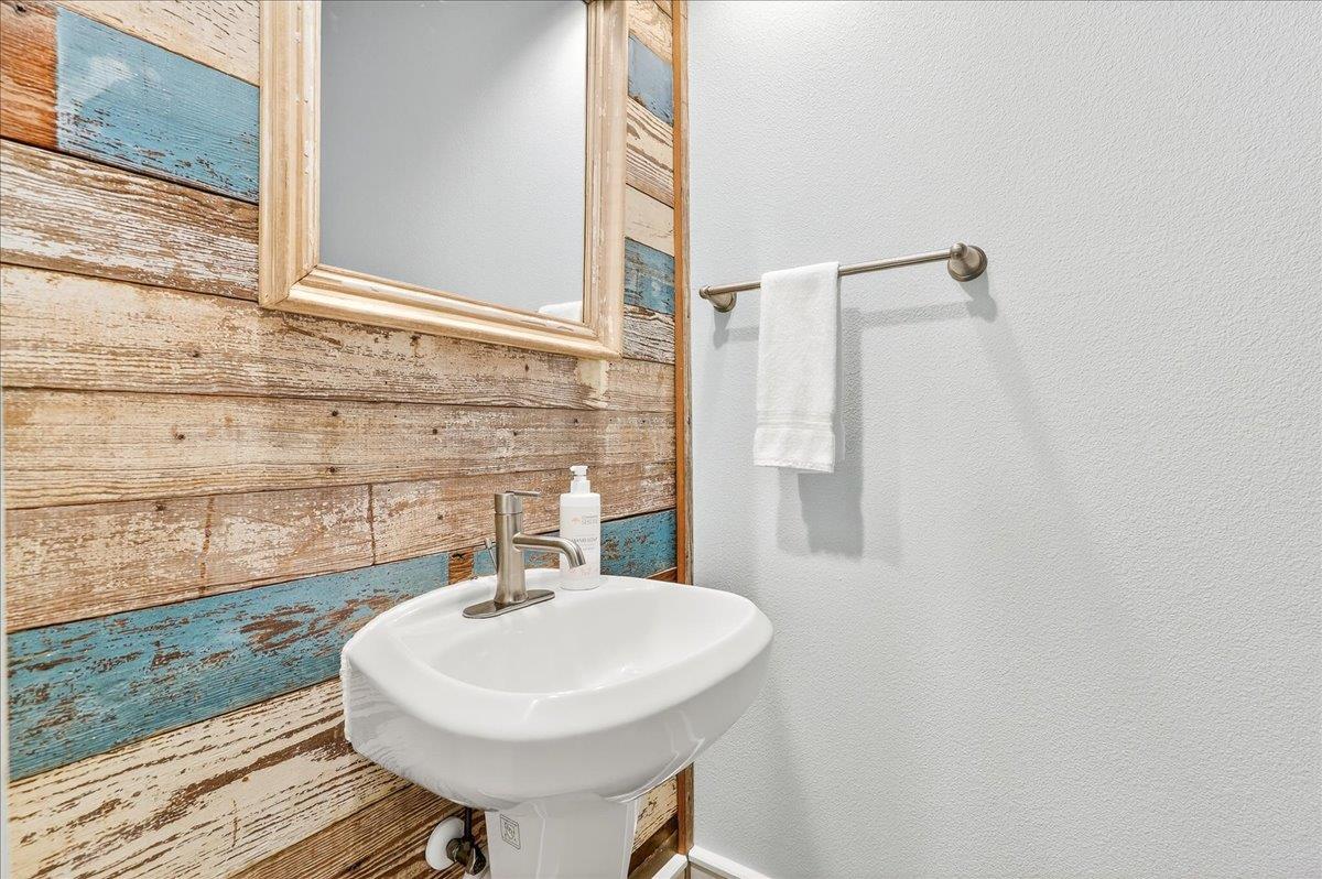 2nd Floor, Powder Room