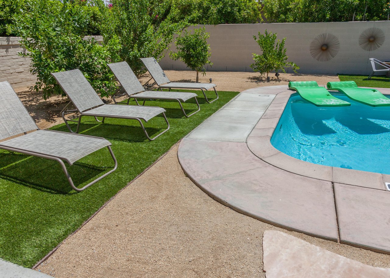 Gorgeous resortstyle yard