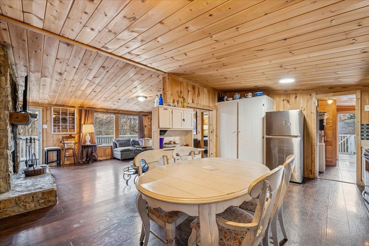 24Dining Room