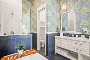 Second King Bathroom, 2nd Floor