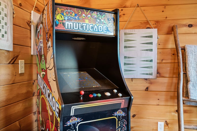 Arcade at Mountain Mama, 3 bedroom cabin rental located in pigeon forge