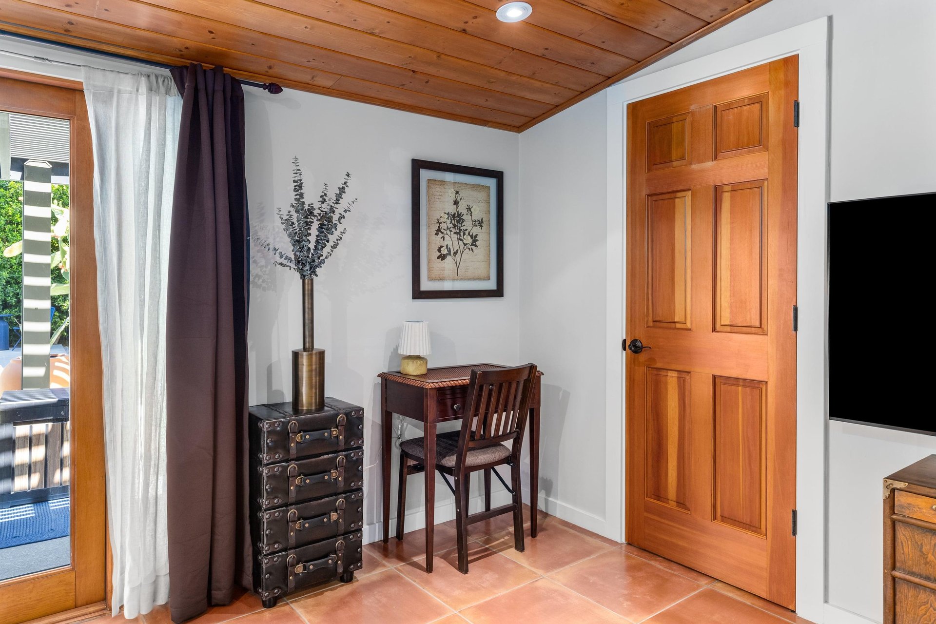 King bed, smart TV, patio access, and ensuite bathroom.