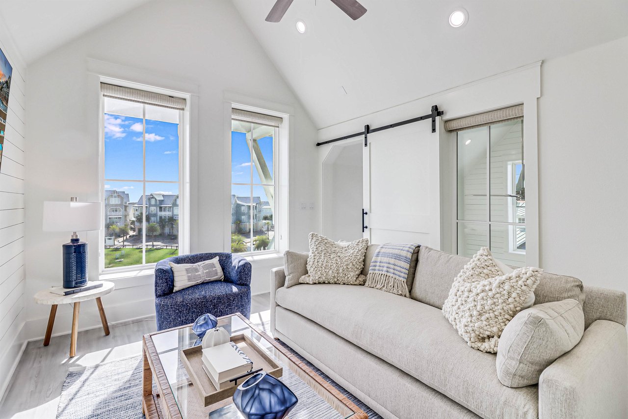 Second Living Room, 2nd Floor