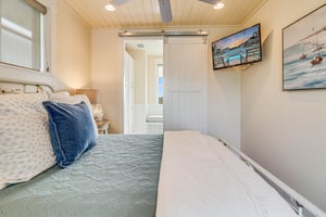 Queen Suite, 2nd Floor