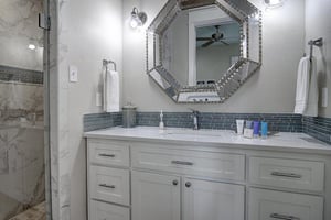 1st Floor King Bathroom