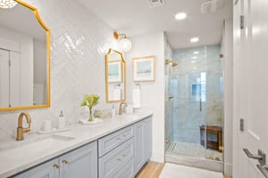 Primary King Bathroom, 3rd Floor