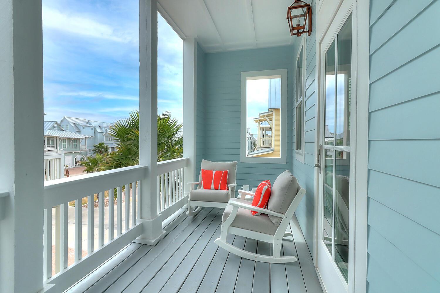 Shared Back Balcony Overlooking Park, 2nd Floor