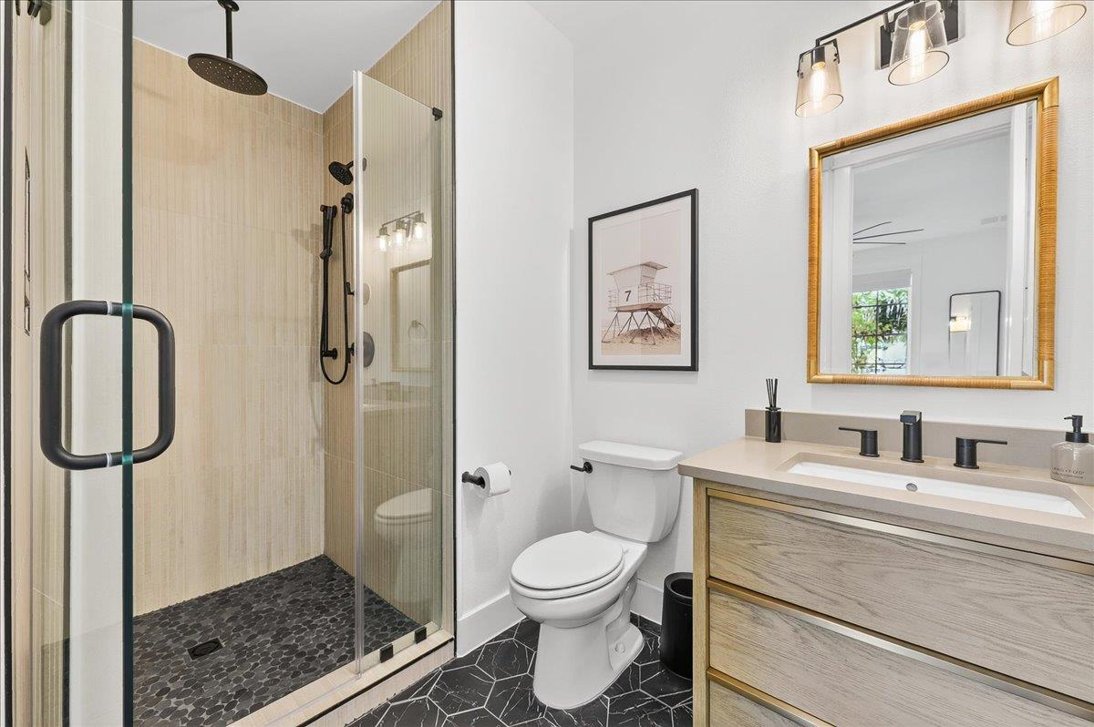 1st King Bedroom Ensuite, 1st Floor