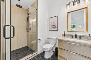 1st King Bedroom Ensuite, 1st Floor