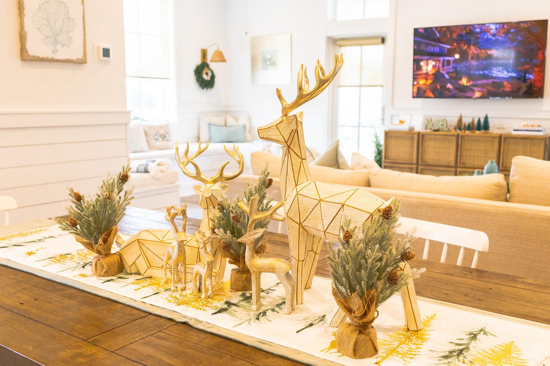 Christmas Decor, Dining Area Seasonal Only