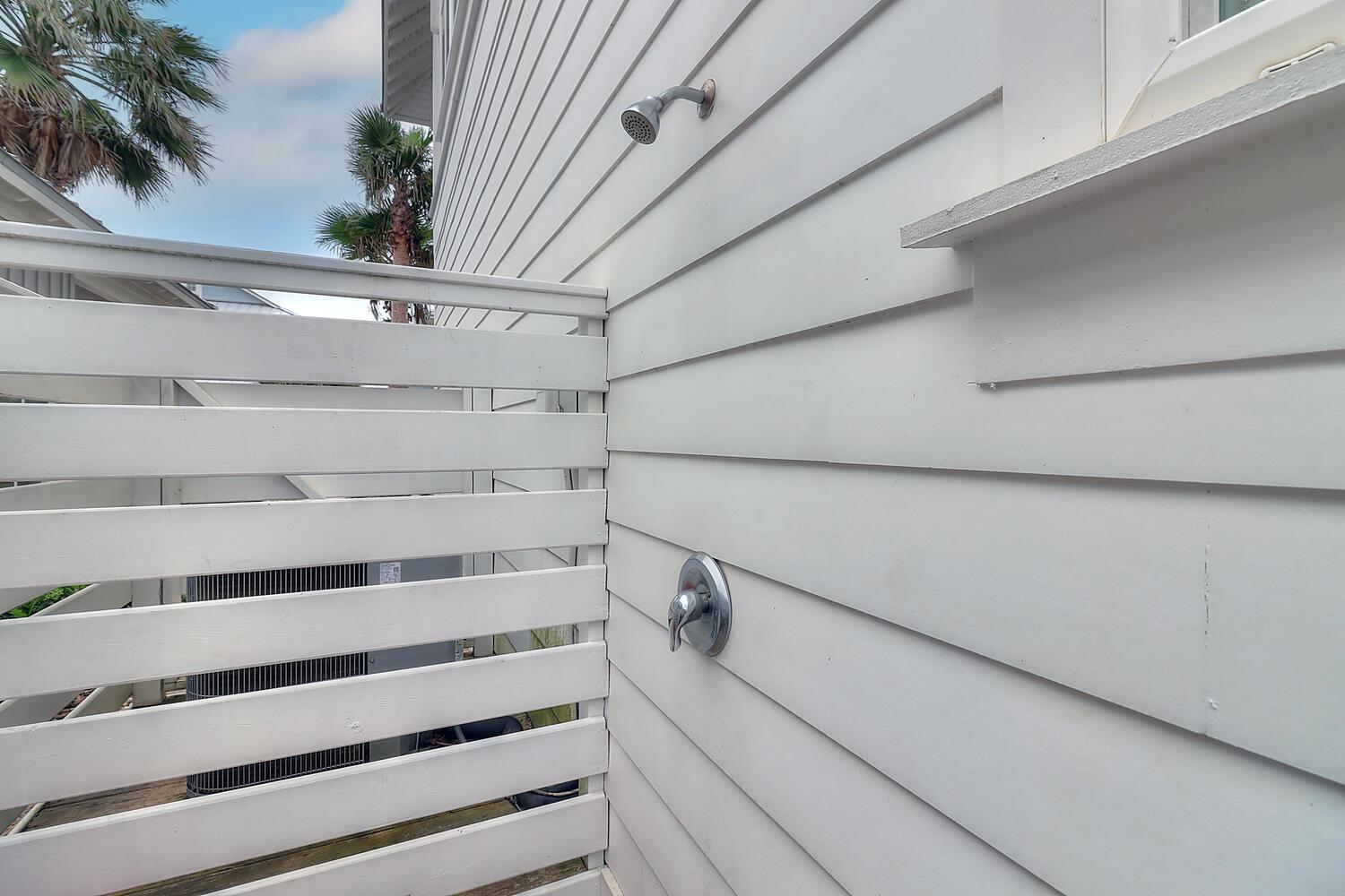 1st Floor, Outdoor Shower