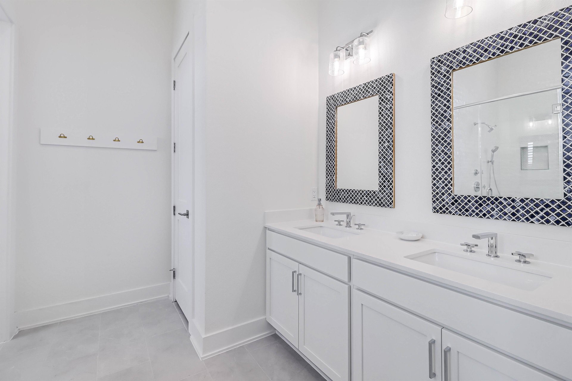 Second King Suite Bathroom, 2nd Floor