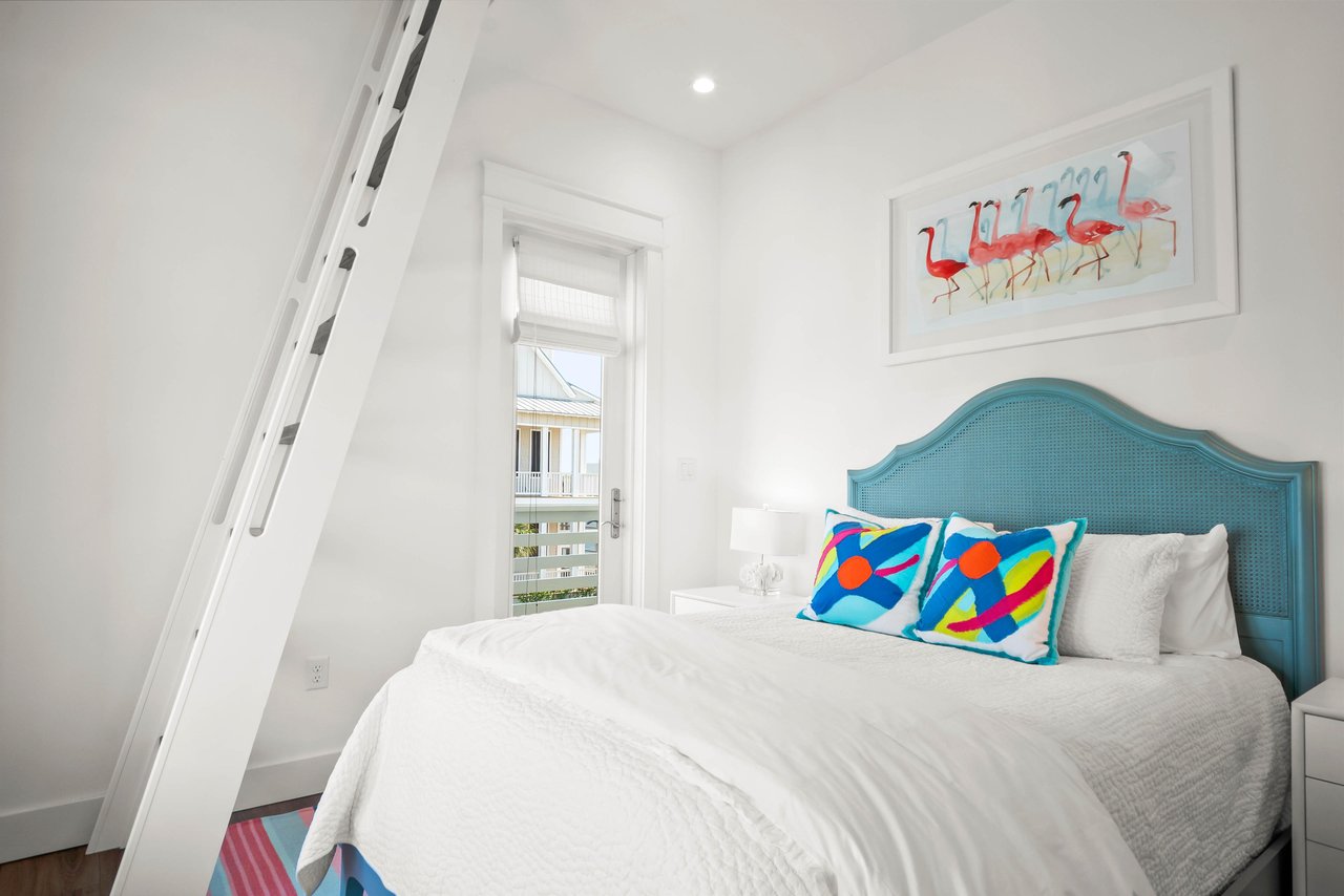 Queen Bedroom, 2nd Floor