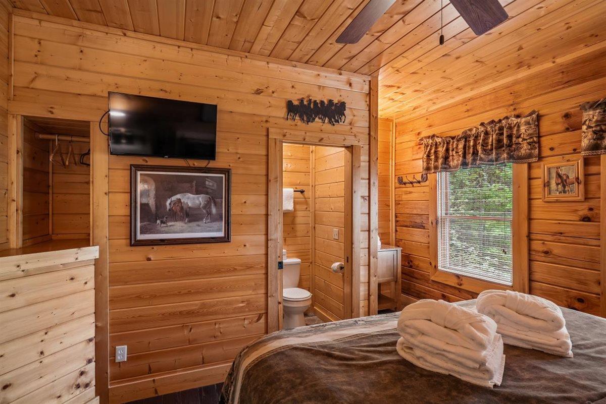 042Bedroom