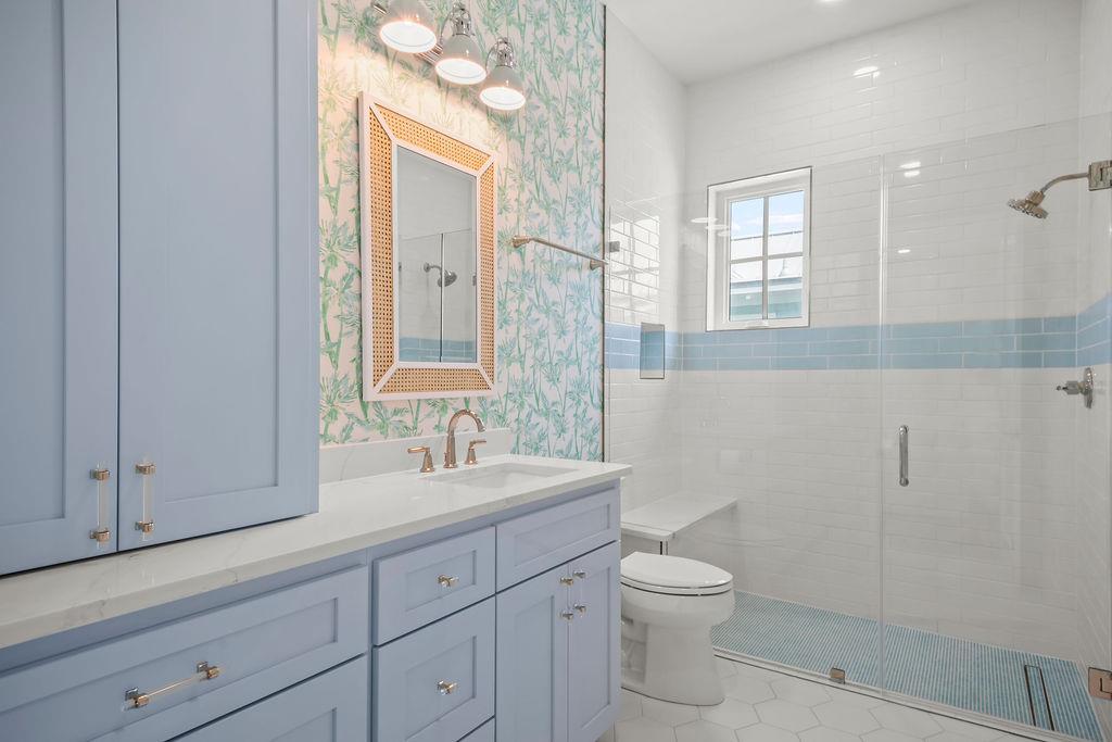 Hall Bathroom, 2nd Floor