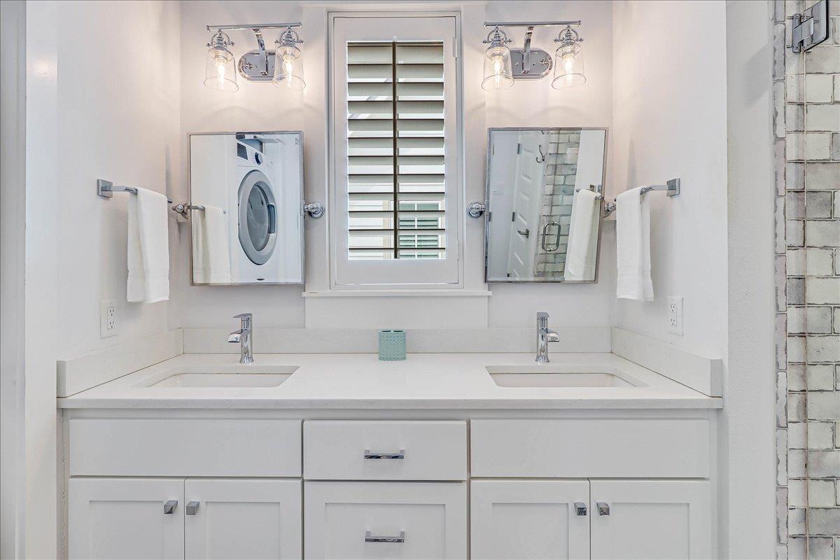 Primary King Bathroom, 2nd Floor