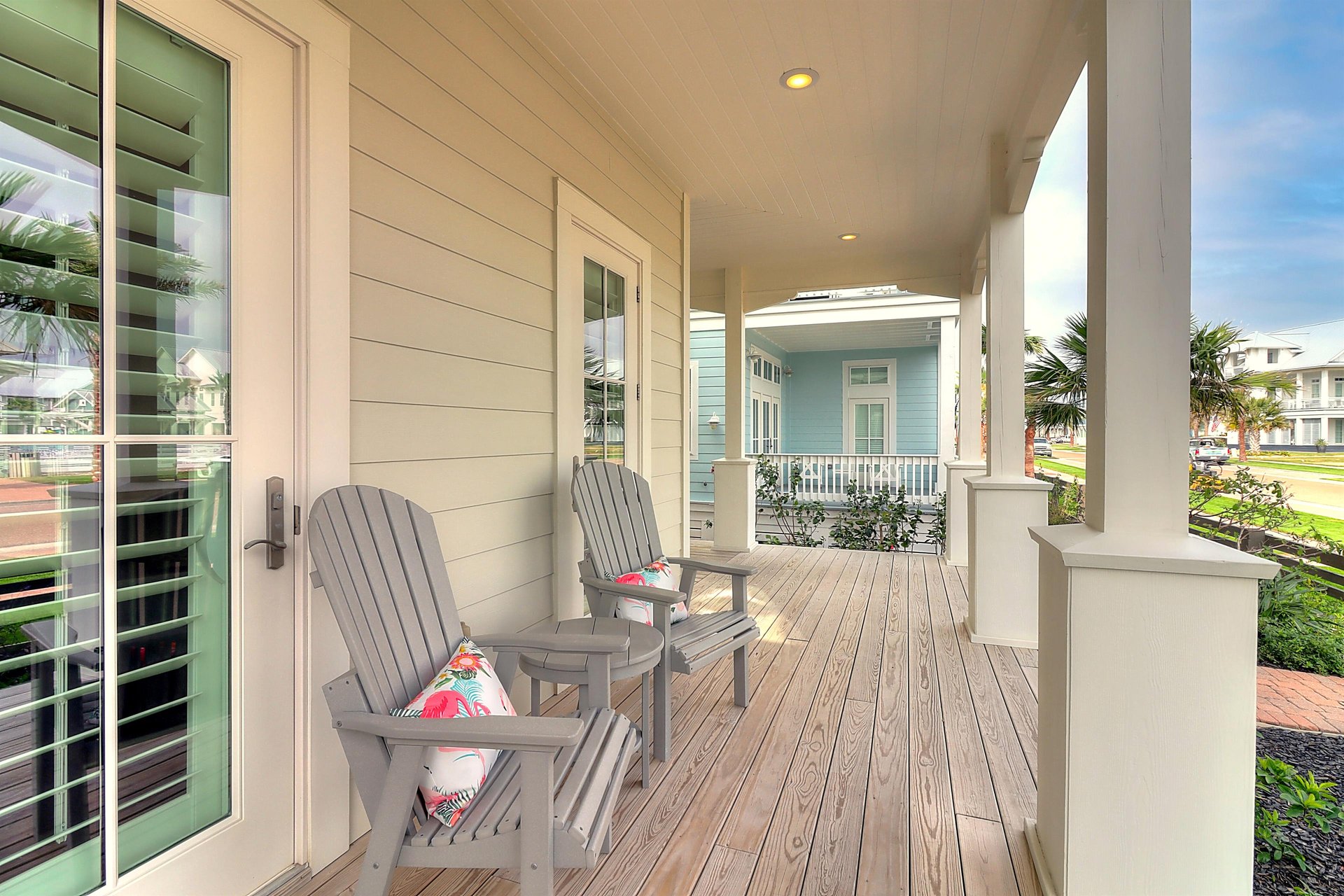 Front Porch, 1st Floor