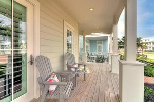 Front Porch, 1st Floor