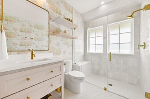 Shared Bathroom, 4th Floor